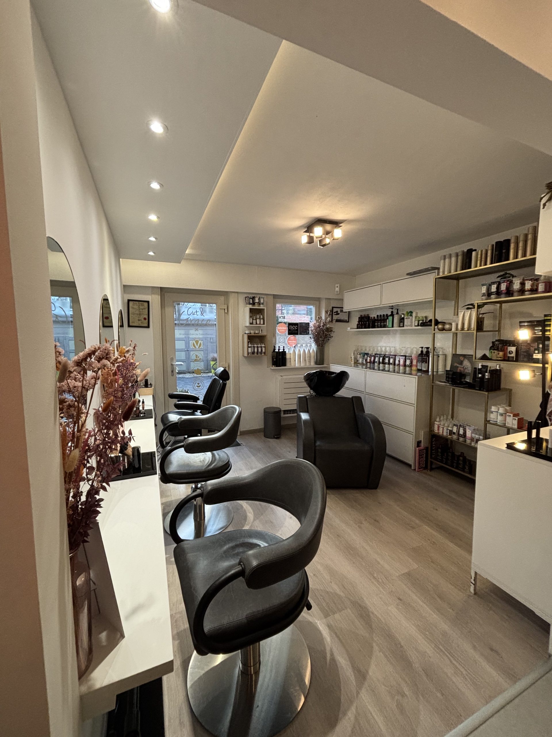 Photo de Salon de Coiffure Clé en Main avec Logement & Boutique en Ligne
